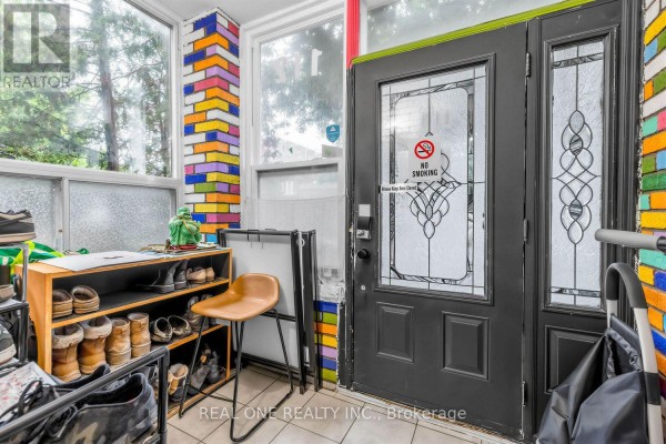 112 Oxford Street, Toronto, ON, photo 3