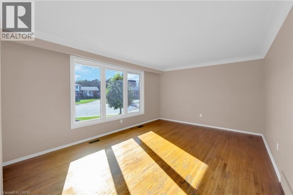 112 Purdy Crescent, Hamilton, ON, photo 3