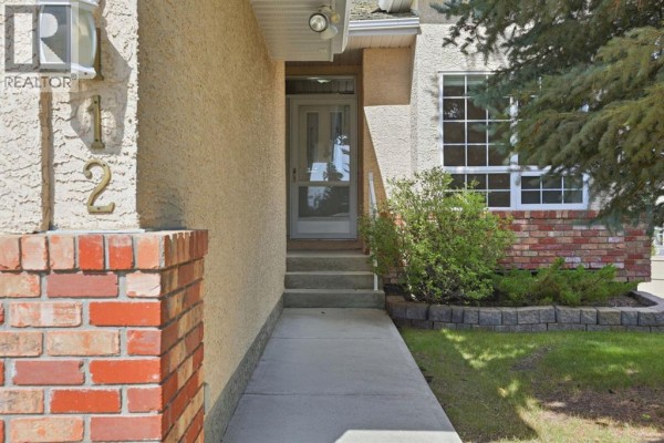 4pc Bathroom - 112 Shannon Road Sw, Calgary, AB T2Y3W7 Photo 2
