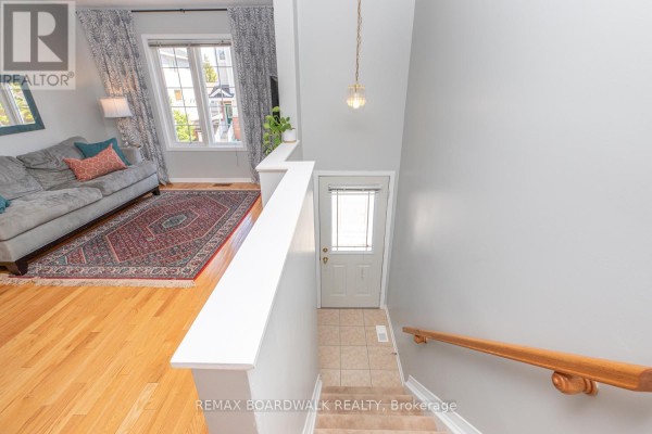 Living room - 112 Wharhol Private, Ottawa, ON K2H1G6 Photo 3