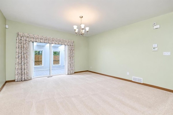 112 Willowlane Drive, Brandon, MB R7B0N4 Photo 2