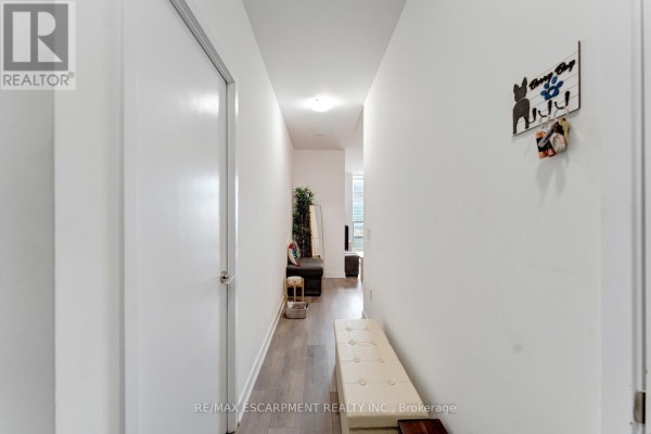 Living room - 1120 - 10 Honeycrisp Crescent, Vaughan, ON L4K0M7 Photo 3