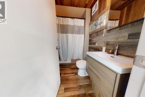 1120 43 Street N, Lethbridge, AB T1H6C2 Photo 4