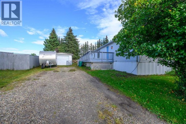 4pc Bathroom - 1120 7 Avenue, Beaverlodge, AB T0H0C0 Photo 2