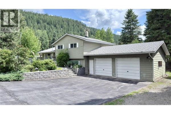 Primary Bedroom - 1120 Gowrie Street, Greenwood, BC V0H1J0 Photo 3