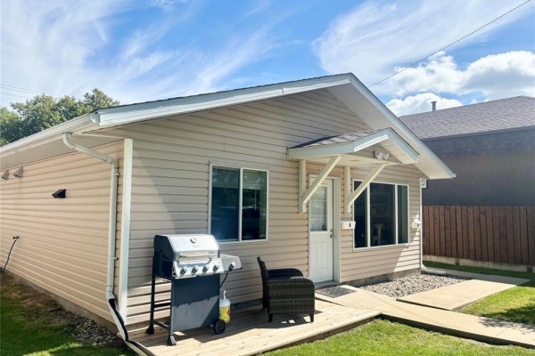 1121 9th Street, Brandon, MB R7A4C4 Photo 2