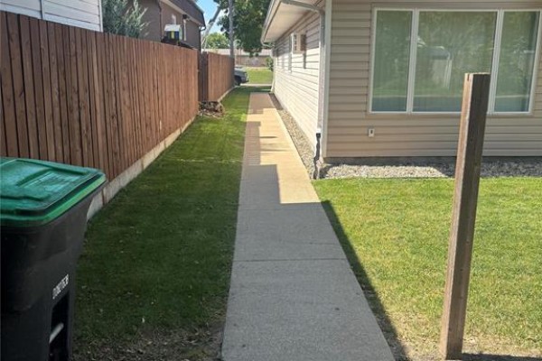 1121 9th Street, Brandon, MB R7A4C4 Photo 3