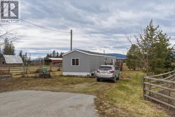 1121 Mountain View Road, Armstrong, BC, photo 2