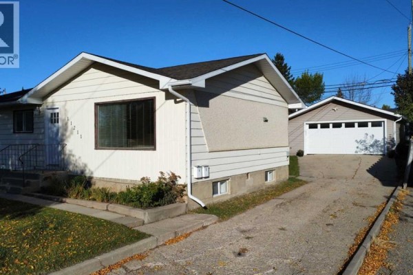 4pc Bathroom - 11211 96a Street, Grande Prairie, AB T8V2B1 Photo 2