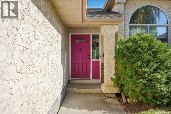 Kitchen - 1122 Hurley Way, Saskatoon, SK S7N4J7 Photo 2