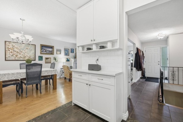 11220 Lansdowne Drive, Surrey, BC V3R4Z7 Photo 4