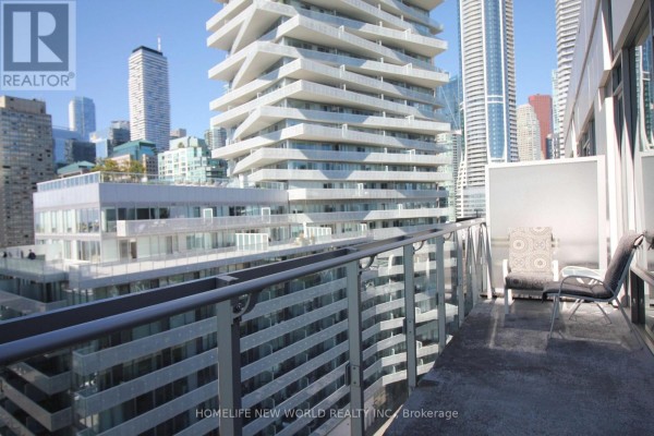 Den - 1123 - 29 Queens Quay E, Toronto, ON M5E0A5 Photo 4