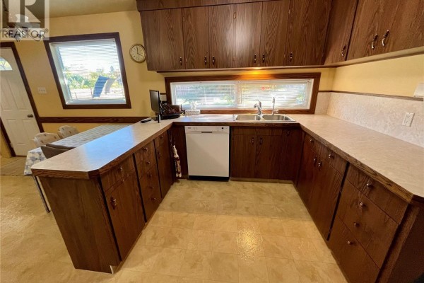 Dining room - 1123 Asquith Drive, Esterhazy, SK S0A0X0 Photo 2