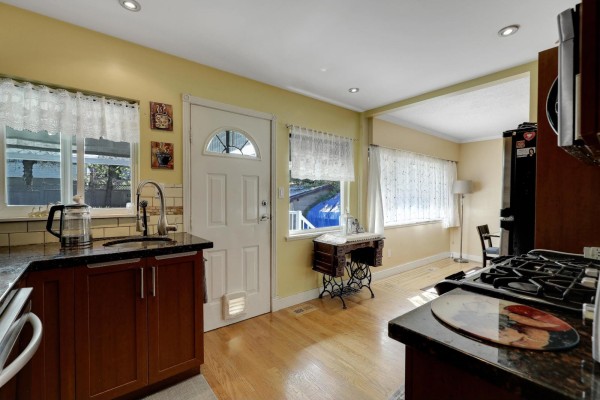 11230 Lansdowne Drive, Surrey, BC V3R4Z7 Photo 5