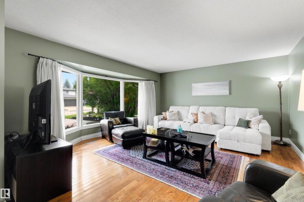 Kitchen - 11233 34a Av Nw, Edmonton, AB T6J3M4 Photo 3
