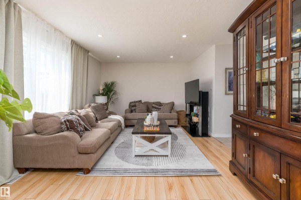 Family room - 11236 40 Av Nw, Edmonton, AB T6J0R2 Photo 4