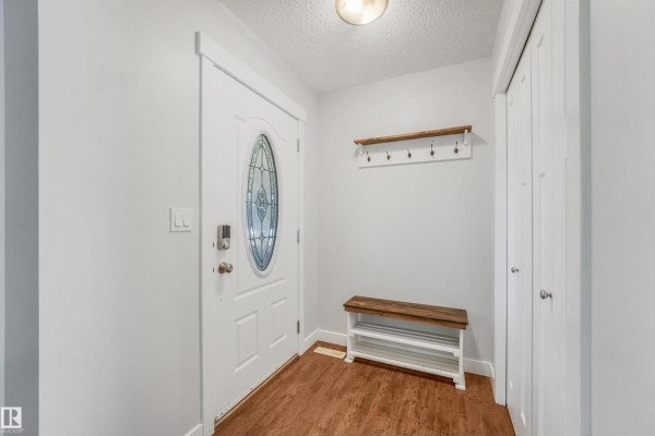 Family room - 11236 89 St Nw, Edmonton, AB T5B3T4 Photo 4