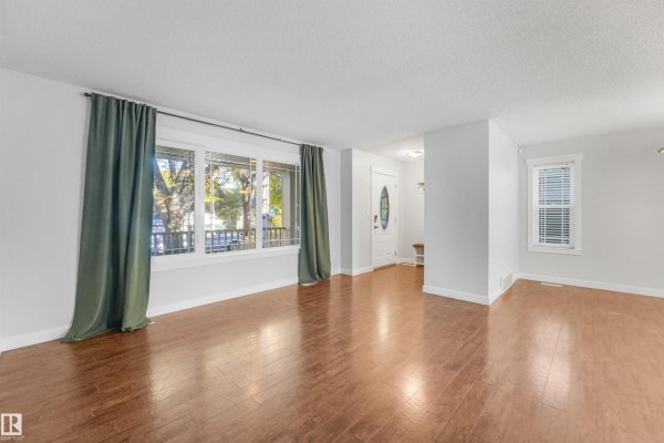 Primary Bedroom - 11236 89 St Nw, Edmonton, AB T5B3T4 Photo 5