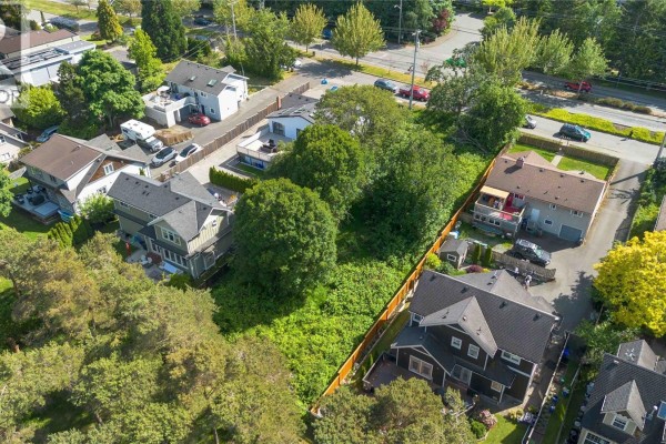 1124 Craigflower Rd, Esquimalt, BC V9A2Y1 Photo 5