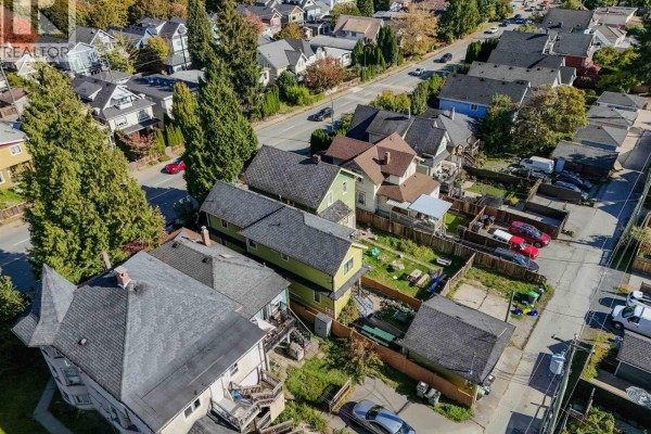 1124 E 12th Avenue, Vancouver, BC V5T2J9 Photo 2