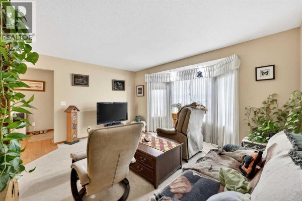 Family room - 1124 Gleneagles Drive, Carstairs, AB T0M0N0 Photo 4