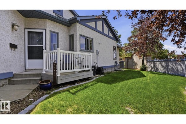 Kitchen - #10 11249 12 Av Nw, Edmonton, AB T6J6V6 Photo 3