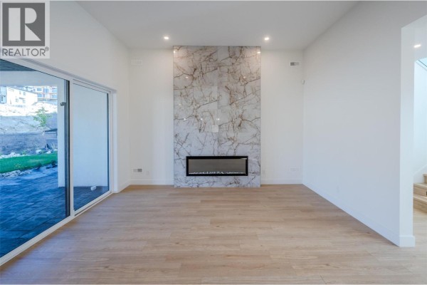 5pc Ensuite bath - 1125 Antler Drive, Penticton, BC V2A9G6 Photo 5