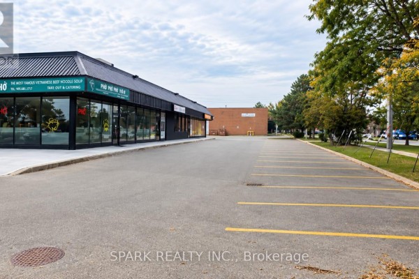 1125 Derry Road E, Mississauga, ON L5T1P3 Photo 4