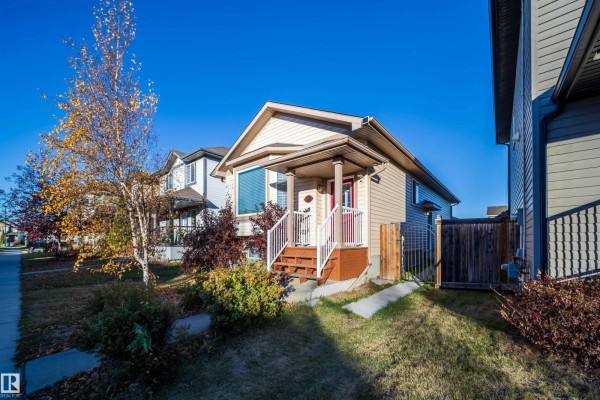 Kitchen - 1126 36a Av Nw, Edmonton, AB T6T0G1 Photo 3