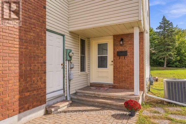 1127 Avignon Court, Ottawa, ON K1C2M2 Photo 3
