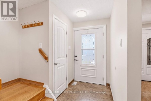 1127 Avignon Court, Ottawa, ON K1C2M2 Photo 4