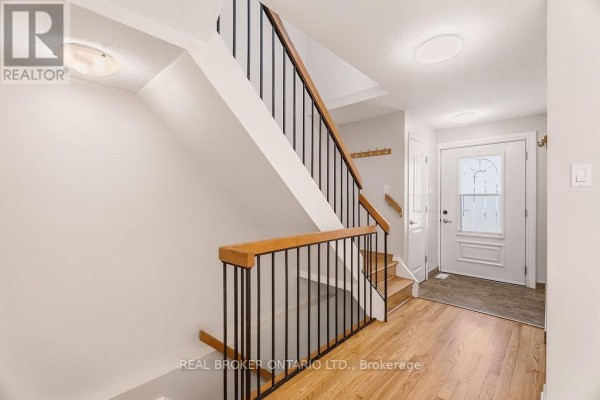 1127 Avignon Court, Ottawa, ON K1C2M2 Photo 5