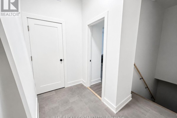 1127 Main Street E, Hamilton, ON L8M1P2 Photo 4