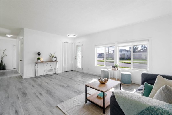 Primary Bedroom - 1129 Inkster Boulevard, Winnipeg, MB R2X1P3 Photo 3
