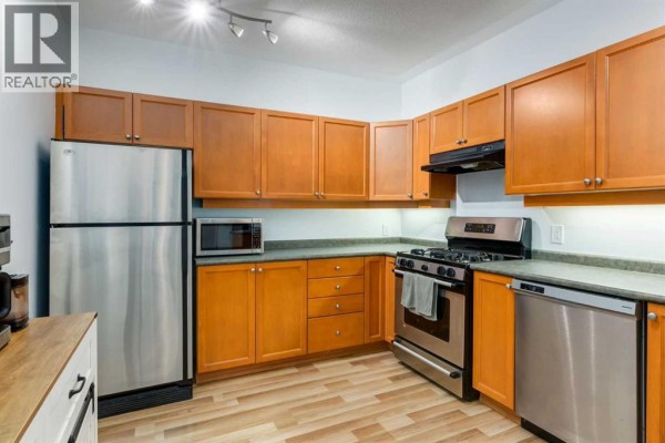 4pc Bathroom - 113, 838 19 Avenue Sw, Calgary, AB T2T6H2 Photo 5