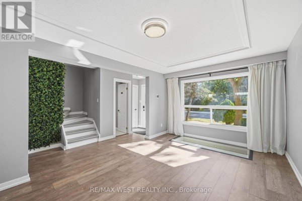 Dining room - 113 - 5475 Lakeshore Road, Burlington, ON L7L1E1 Photo 4