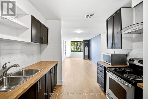 Kitchen - 113 - 55 Bamburgh Circle, Toronto, ON M1W3V4 Photo 3