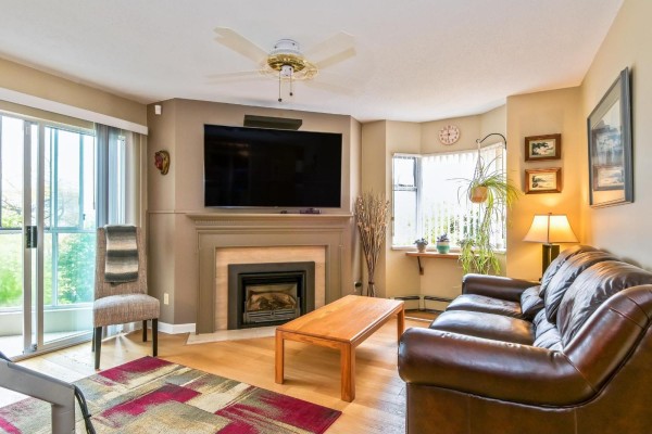113 1442 Foster Street, White Rock, BC V4B3X7 Photo 3