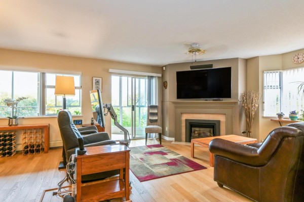 113 1442 Foster Street, White Rock, BC V4B3X7 Photo 4