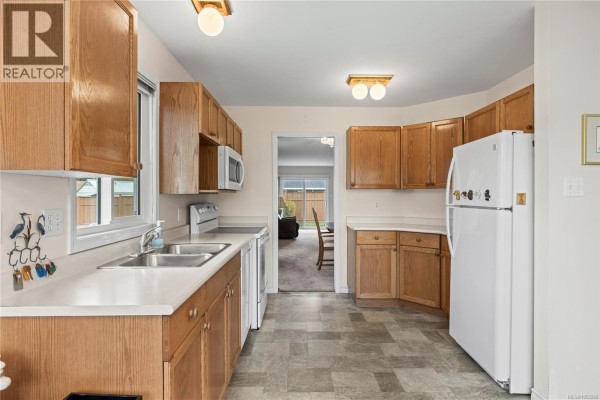 Laundry room - 113 240 Stanford Ave E, Parksville, BC V9P2K8 Photo 4