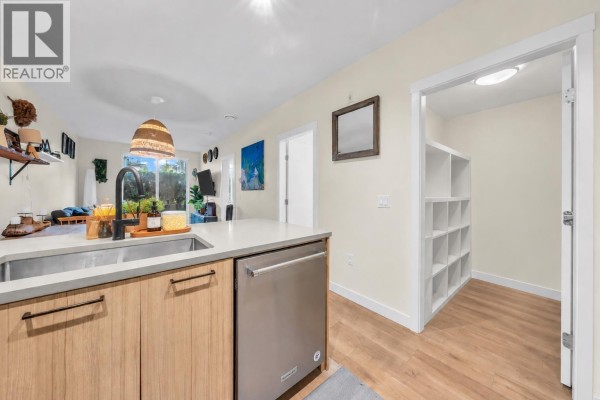 113 707 Como Lake Avenue, Coquitlam, BC V3J0J5 Photo 3