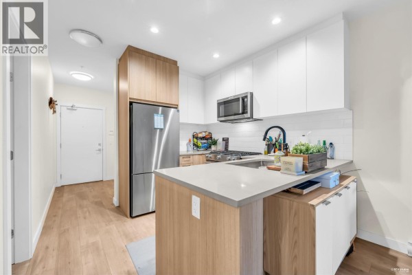 113 707 Como Lake Avenue, Coquitlam, BC V3J0J5 Photo 4