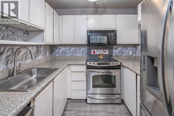 113 918 Roderick Avenue, Coquitlam, BC V3K1R1 Photo 2