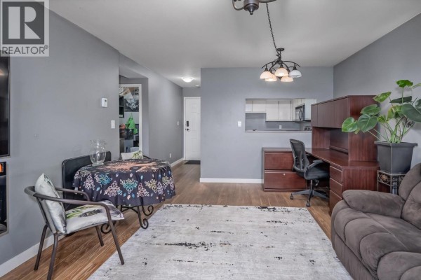 113 918 Roderick Avenue, Coquitlam, BC V3K1R1 Photo 4