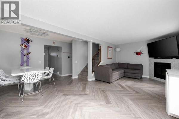 Living room - 113 Astum Court, Fort Mcmurray, AB T9J1B5 Photo 2