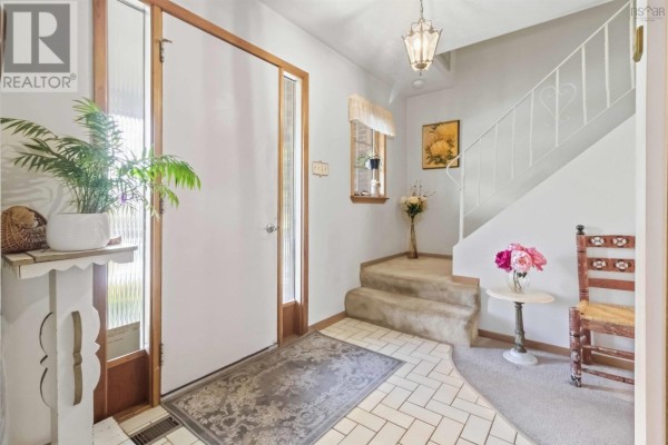 Foyer - 113 Avondale Road, Cole Harbour, NS B2V1H3 Photo 5