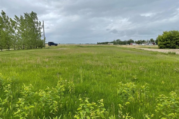 113 Bayduza Drive, Dauphin, MB R7N2T3 Photo 2
