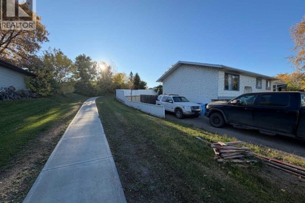 Primary Bedroom - 113 Beaconwood Place, Fort Mcmurray, AB T9H2S9 Photo 5