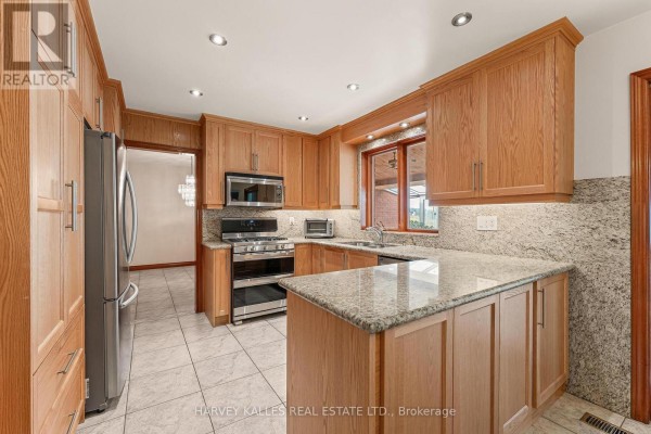 113 Bond Crescent, Richmond Hill, ON L4E3K9 Photo 5