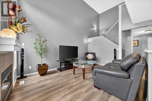 113 Canoe Square Sw, Airdrie, AB, photo 3